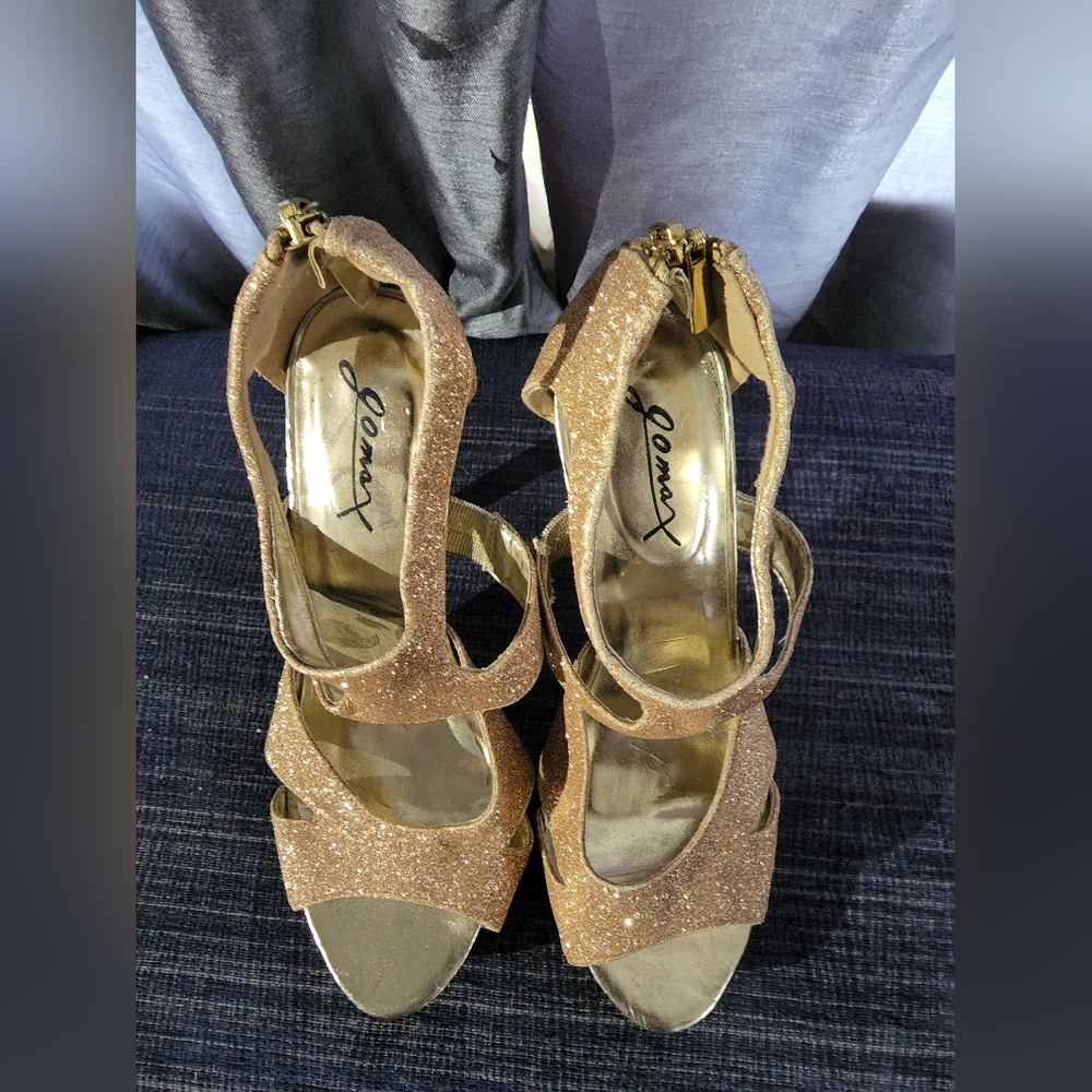 NWOT Women's size 8 Gomax champagne glitter formal strappy high heel sandals